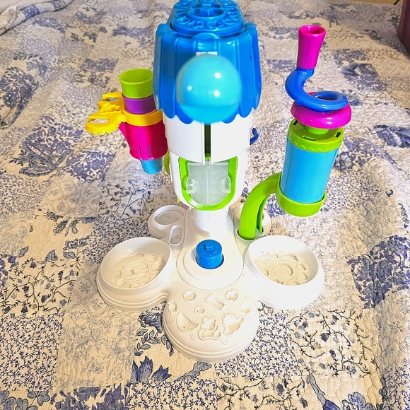 GUC Play Doh Sweet Shop Perfect Twist Ice-cream Set and Kitchen Treats Maker - Picture 2 of 3